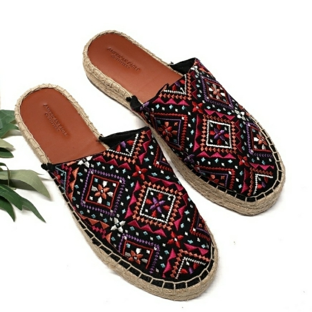 NWOT American Eagle Embroidered Espadrilles 8 Mules Black Tribal Boho Flats